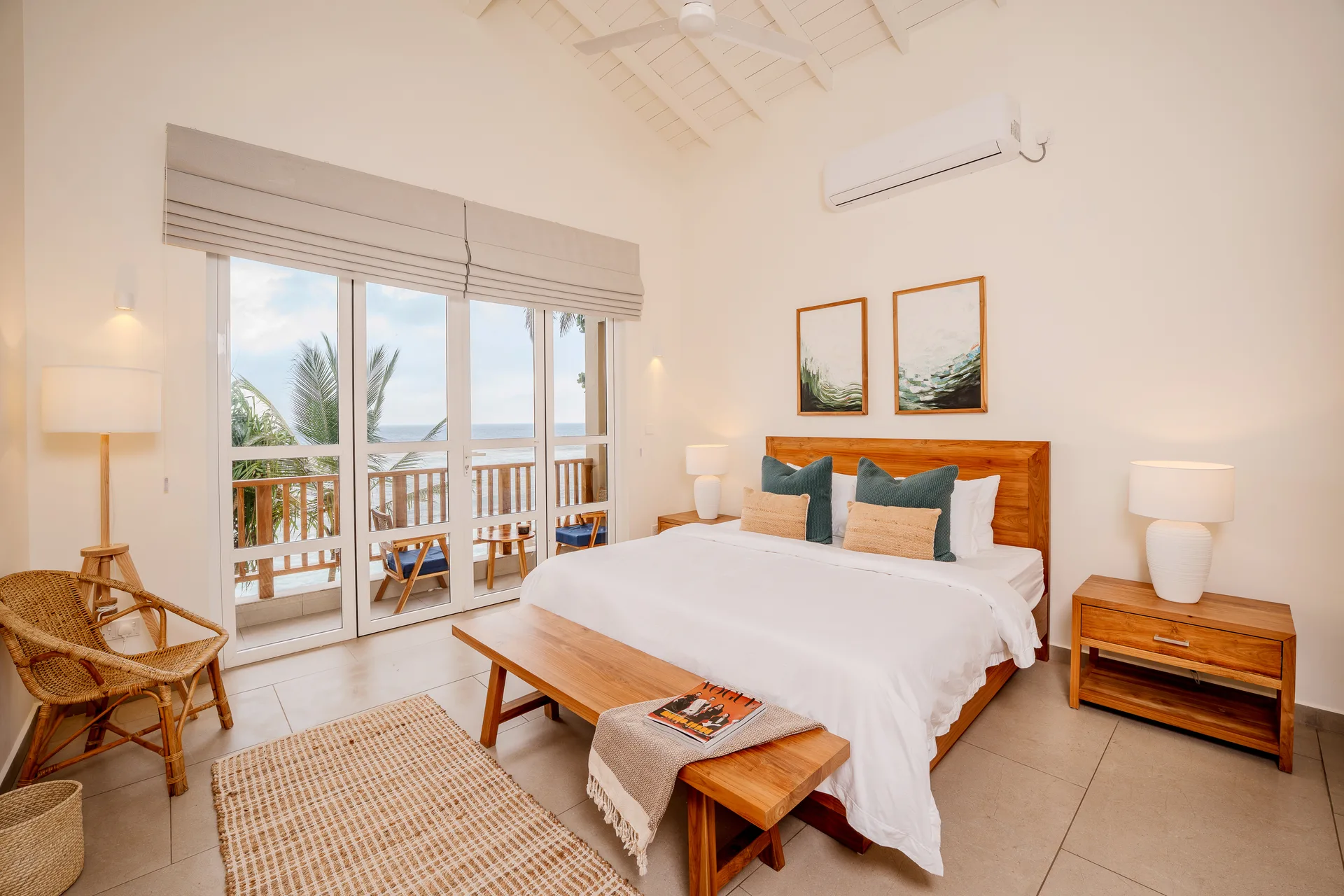 Thalpe Beach House - bedroom with balcony ocean view